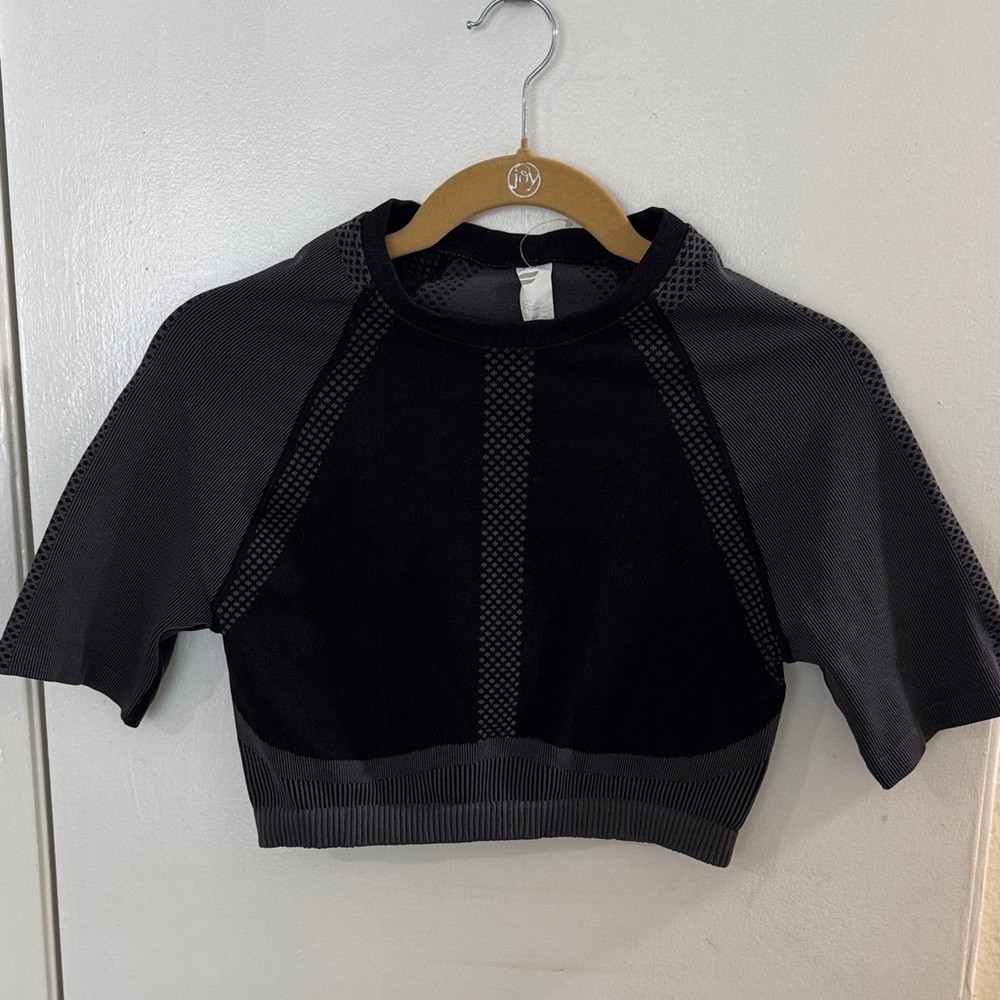 Fabletics Black and Gray Crop Top